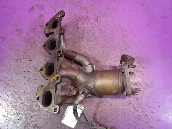 VW Golf IV 1.6 105CV OEM 036178EAAA Colector de Escape image 4