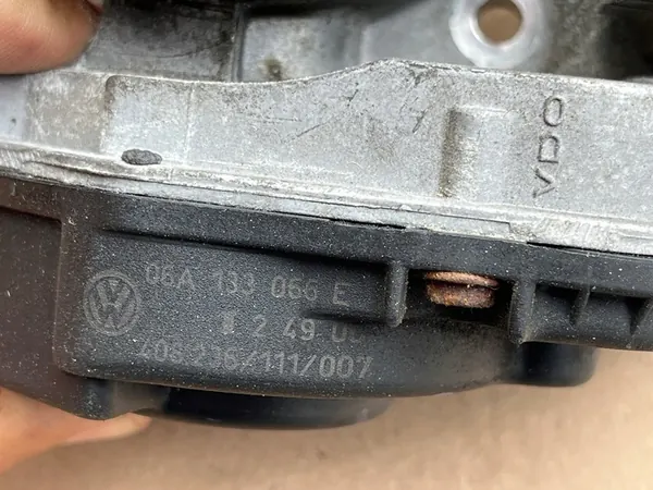 Corpo de Aceleração Volkswagen VW Skoda 2.0 Gasolina 06A133066E image 3