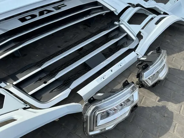 Spoiler de canto DAF OE para XF XG+ - Usado image 9