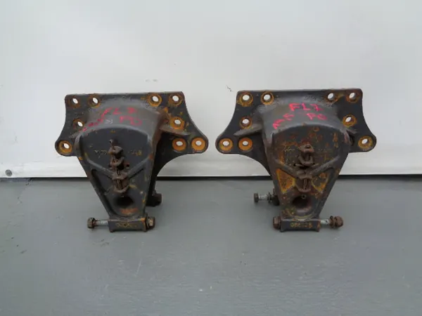 Support de ressort arrière Volvo FL7 OEM 14021N image 2