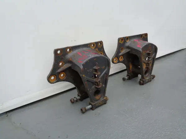 Support de ressort arrière Volvo FL7 OEM 14021N image 4