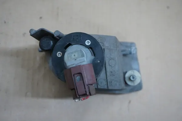 TOYOTA RAV4 II Halogenstrålkastare Vänster Fram 00-05 image 8
