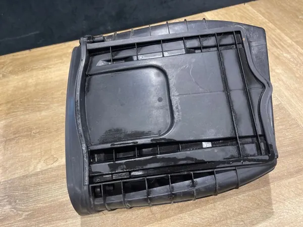 Filtro de ar Porsche usado OEM 95B129607 Macan image 4