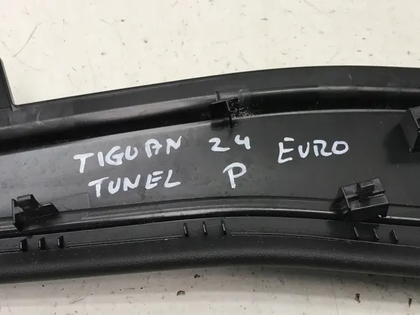 OEM 571863382A Rechter Middenconsole Sierstrip VW Tiguan image 4