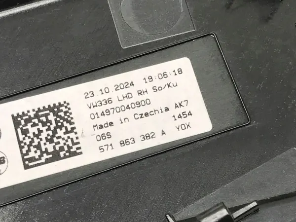 OEM 571863382A Rechter Middenconsole Sierstrip VW Tiguan image 7