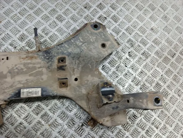 Cadre avant KIA Sportage 2013 OEM 624012Y300 image 3