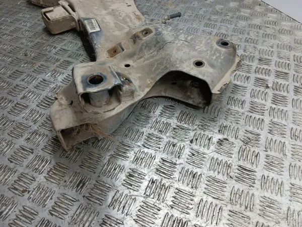 Cadre avant KIA Sportage 2013 OEM 624012Y300 image 4