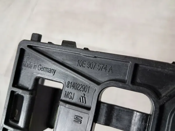 Cupra Born Radarsensor Bevestiging OEM 10E907574A image 3