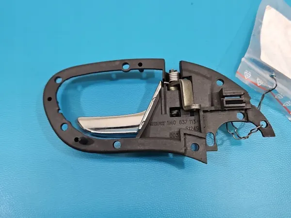 Maçaneta interna dianteira esquerda Seat Leon I Toledo II 1M0837113A image 3