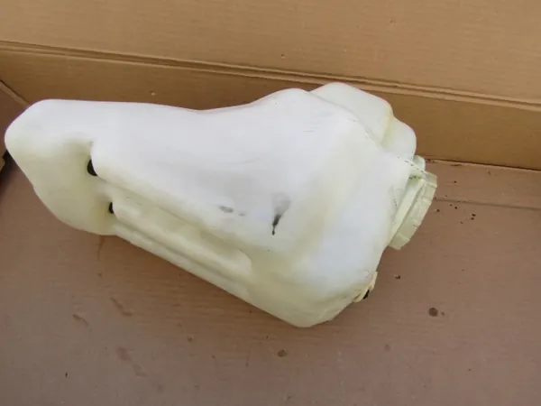 Réservoir lave-glace OEM 1248690720 avec chauffage image 9