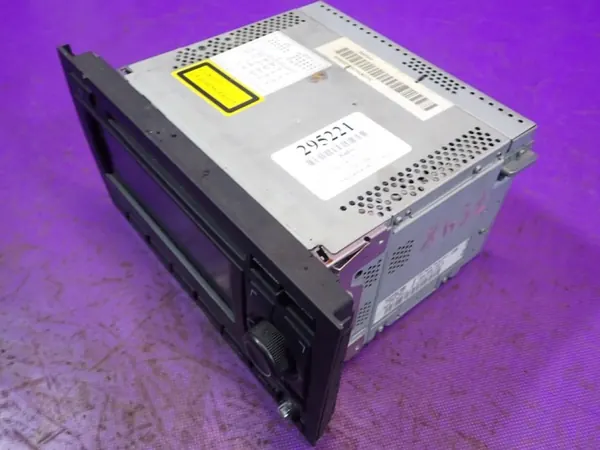 Audi A4 B7 Radio Navigation CD OEM Zawada-295221- image 3