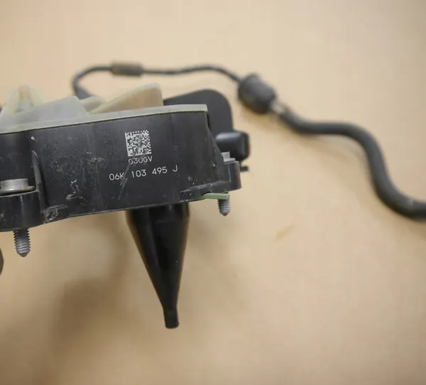 AUDI VW ÖLJEROTTAJA 06K103495J image 2