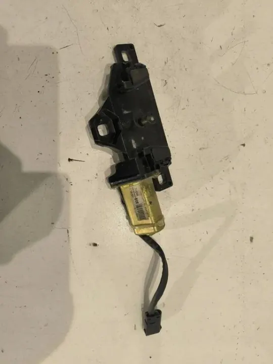 BMW OEM 07129931 Kofferbaksluitmechanisme E61 image 2