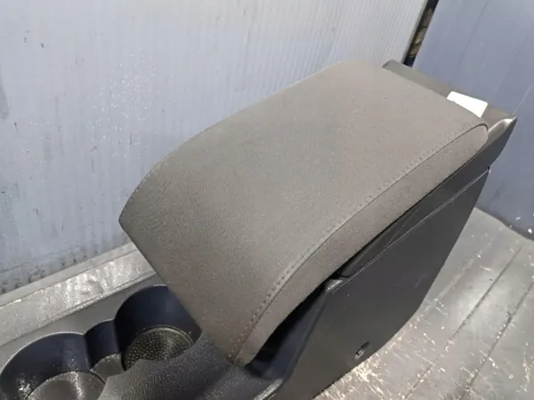 OEM Wrakowisko-28354- Middenconsole/Armsteun VW Touran I image 3