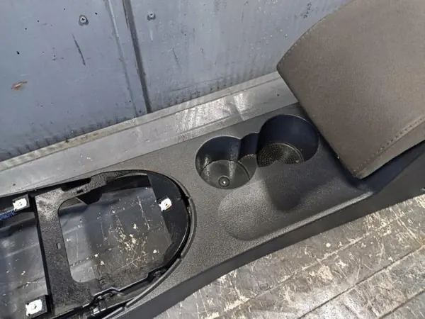 OEM Wrakowisko-28354- Middenconsole/Armsteun VW Touran I image 4