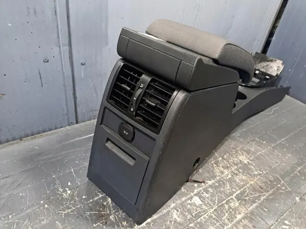 OEM Wrakowisko-28354- Middenconsole/Armsteun VW Touran I image 6