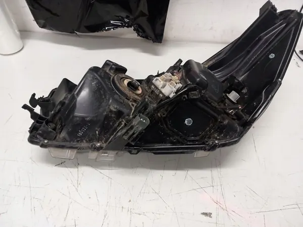 TOYOTA HILUX VIII Faro Delantero Derecho LED 15- image 9