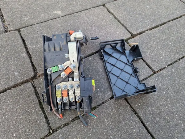 Módulo de Voltaje de Batería CITROEN PEUGEOT 9810873080 image 2