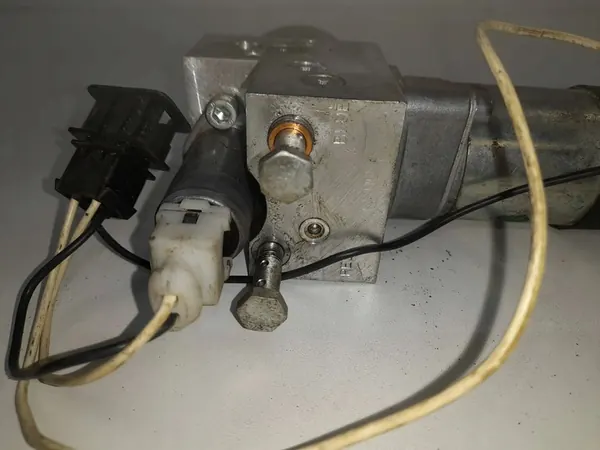 Pompe de toit cabrio Volkswagen Phaeton HB70074015K image 4