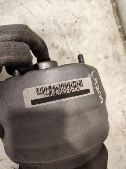 Porsche Panamera 970 framaxel luftfjädring stötdämpare OEM 402D18F034 image 6