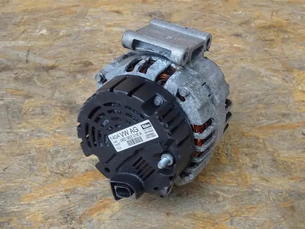 AUDI A4 B7 2.0 TFSI Vaihtovirtageneraattori 140A 06D903016A image 2