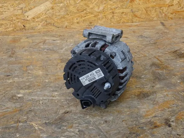 AUDI A4 B7 2.0 TFSI Vaihtovirtageneraattori 140A 06D903016A image 5