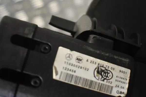 Mercedes GLC W253 Kofferrol OEM A2538107200 5555 image 3