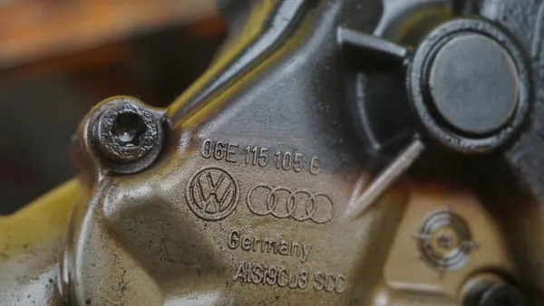 Audi Oljepump OEM 06E115105G för A6 C6 2.4 image 5