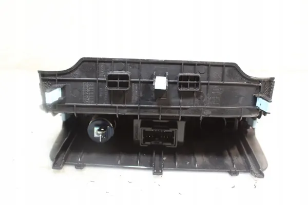 Enchufe USB 12V KIA OEM 84620-G6080CA - Usado image 4