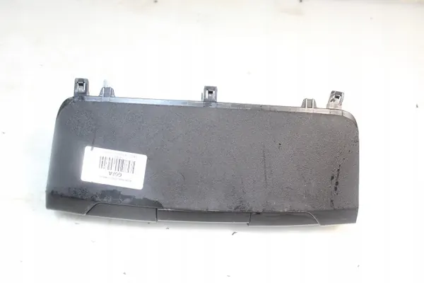 Enchufe USB 12V KIA OEM 84620-G6080CA - Usado image 5