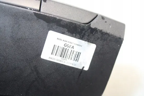 Enchufe USB 12V KIA OEM 84620-G6080CA - Usado image 7
