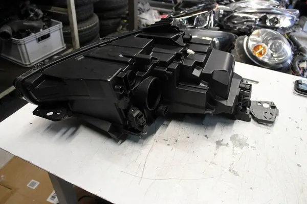 Vasen Etuvalaisin Peugeot 3008 II image 2