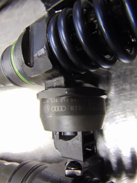 Inyectores OEM 038130073AG para Audi A3 8P 1.9TDI image 5