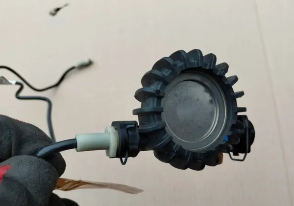 Dacia Koppelingskabel OEM 308526341R 0 - Gebruikt image 3