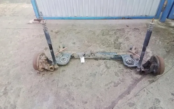 Dacia Duster I bakaxelbalk OEM Wrakowisko-7388- image 2