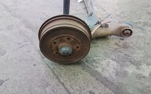 Dacia Duster I bakaxelbalk OEM Wrakowisko-7388- image 10