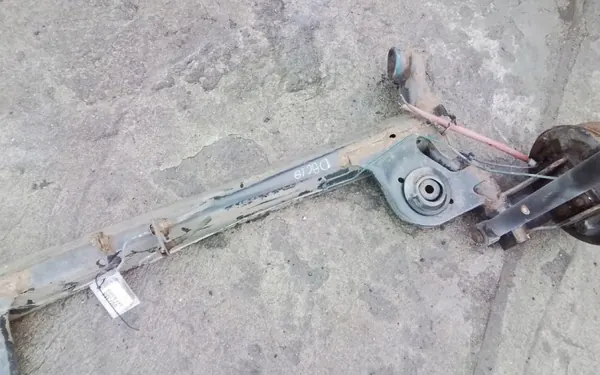 Dacia Duster I bakaxelbalk OEM Wrakowisko-7388- image 6