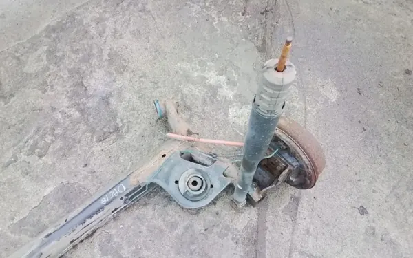 Dacia Duster I bakaxelbalk OEM Wrakowisko-7388- image 7