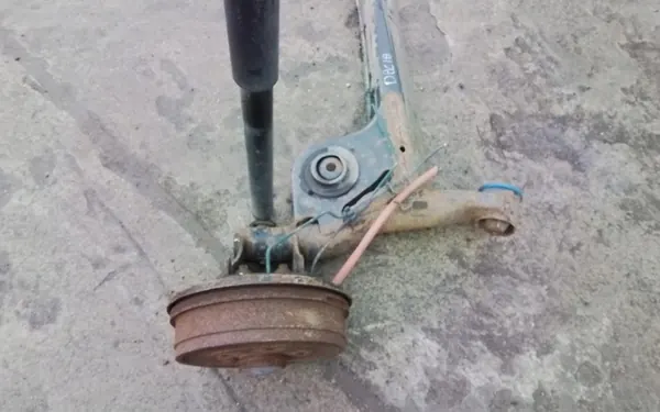 Dacia Duster I bakaxelbalk OEM Wrakowisko-7388- image 9