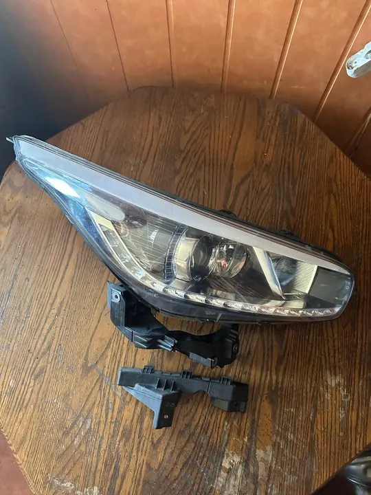 Faros derecho KIA CEE'D II TYC image 2
