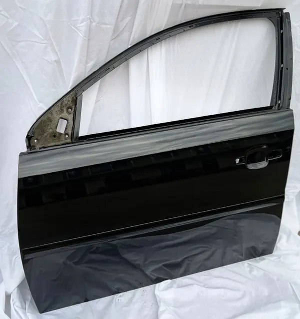 Puerta delantera izquierda Opel Vectra C Signum OEM Z20R image 2