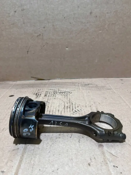 Pistón de motor usado OEM AWJ1398 para Volkswagen Golf VI image 5