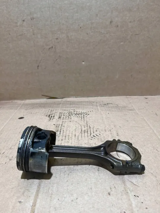 Pistón de motor usado OEM AWJ1398 para Volkswagen Golf VI image 6