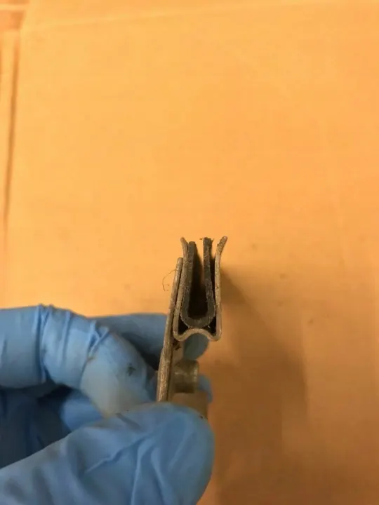 OEM ROC562 Heck rechts Türfensterrahmen - Gebraucht image 3