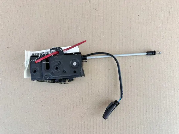 Volvo XC90 motorkapslot links sensor OEM 32219544 image 4