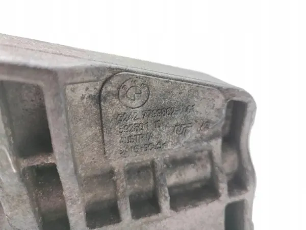 BMW X5 E70 styrpumpfäste OEM 7799862 image 3