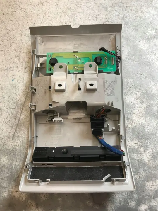 Plaquette OEM 7E5867485A Éclairage Cabine Avant T5 image 5