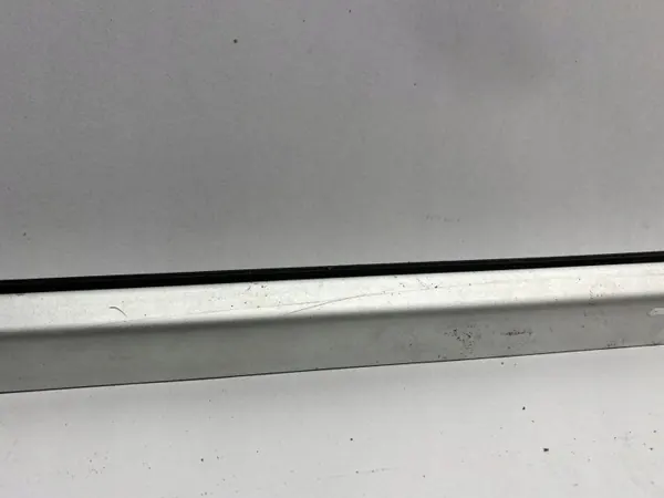 Porsche OE AFR45790 Moldura Parabrisas Coupé Izquierda 2006 image 4