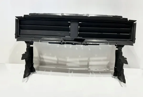 BMW X1 U11 Persianas de ar OEM 5A1130618 - Usado image 2