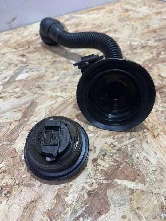 Porsche Oljefyllningsrör OEM 4M0115301Q - Begagnad image 3